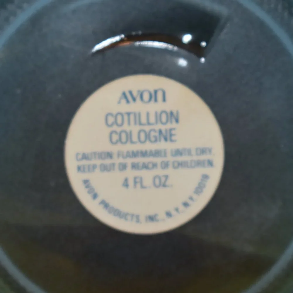 Avon Belles of the World Scottish Lass Cologne Bottle with Cotillion Cologne - Picture 3 of 3